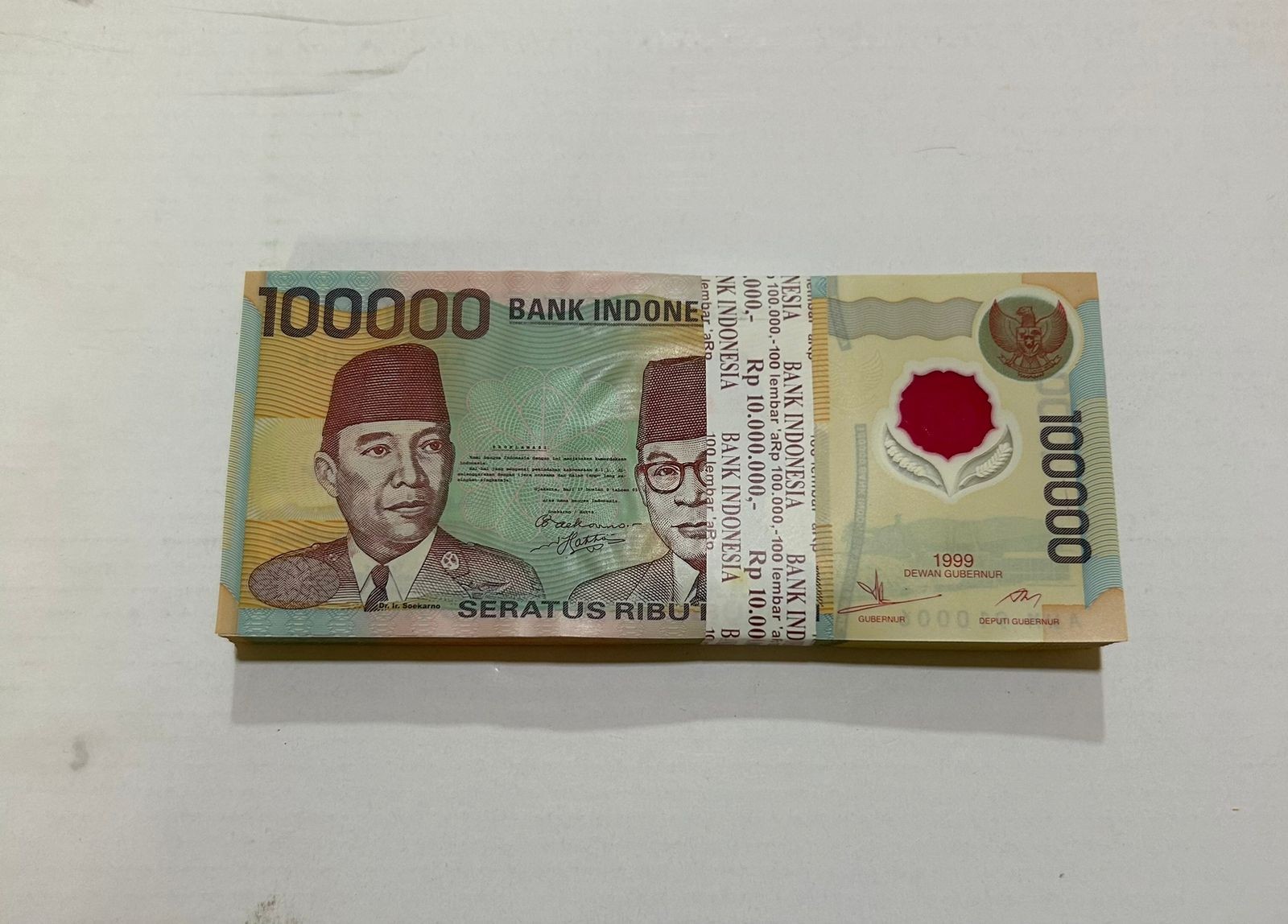 Indonesia, 1999 UNC Bundle Banknotes Rp 100,000 Polymer